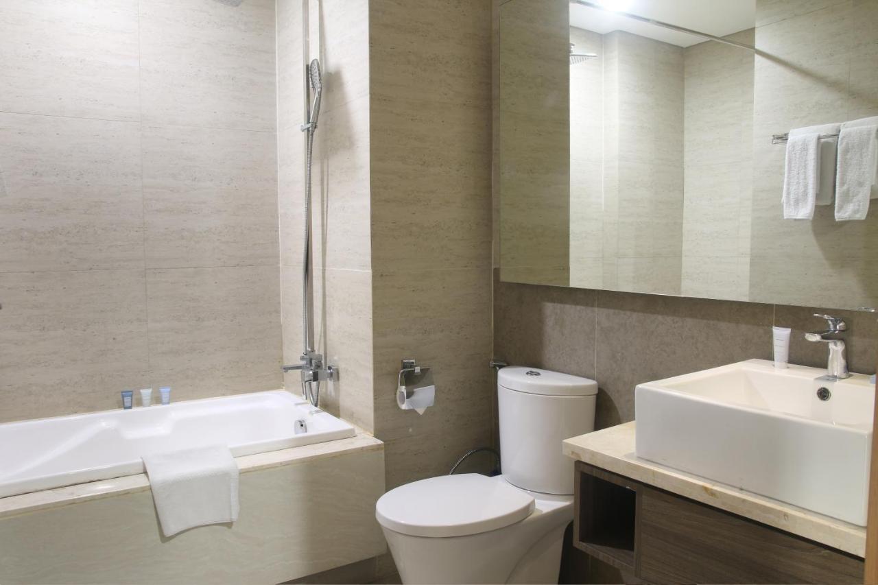 Graha Makara Suite Hotel & Residence ชีการัง ภายนอก รูปภาพ