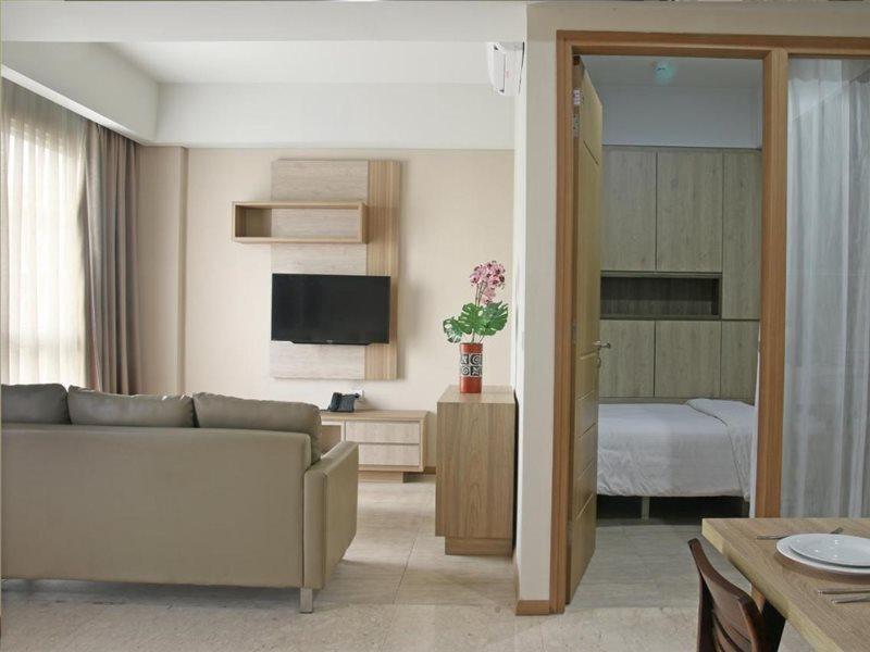 Graha Makara Suite Hotel & Residence ชีการัง ภายนอก รูปภาพ