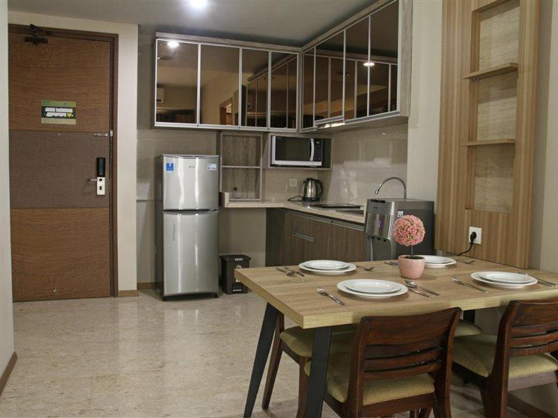 Graha Makara Suite Hotel & Residence ชีการัง ภายนอก รูปภาพ