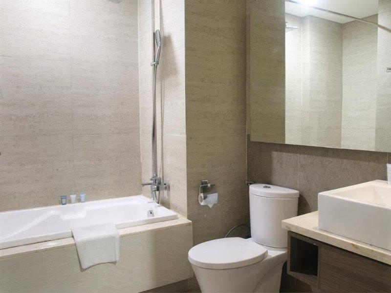 Graha Makara Suite Hotel & Residence ชีการัง ภายนอก รูปภาพ
